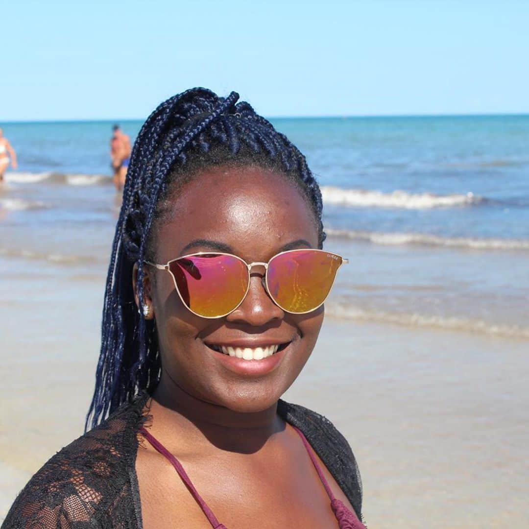 イレタ・シレテのインスタグラム：「Petite semaine de tranquillité à Djerba... 🤗 avec @antoine__4  . . #vacation #Tunisie #vacances #djerba #horses #plage #holidays #smile #happiness #mediterranean #bestfriend #workout #funtime #fun #frenchgirl #blackgirlmagic #iceskaters #covid #sun #beachday #relax #goodmood #enjoyyourlife #whenyoutryblackyounevergoback」