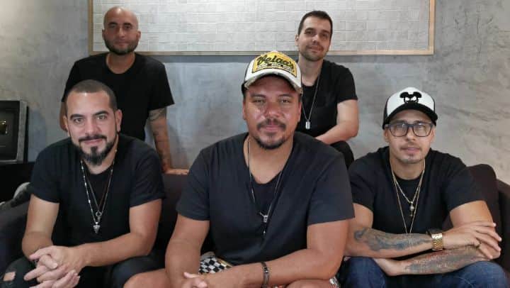 Sorriso Marotoのインスタグラム：「Quem aí já fez o pre save do "A.M.A - Volume 1"? Se você ainda não fez, corre pra fazer que pode ter surpresas em primeira mão vindo aí 👀🤐 Link tá na Bio! #SorrisoMarotoAMA」
