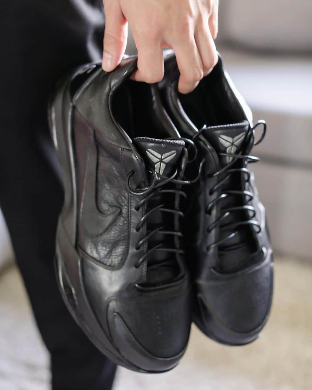 Nice Kicksさんのインスタグラム写真 - (Nice KicksInstagram)「Custom leather Kobe V Protro dress shoes and Off-White x Air Jordan 4s for the big day! 👰🤵👟」10月29日 8時07分 - nicekicks