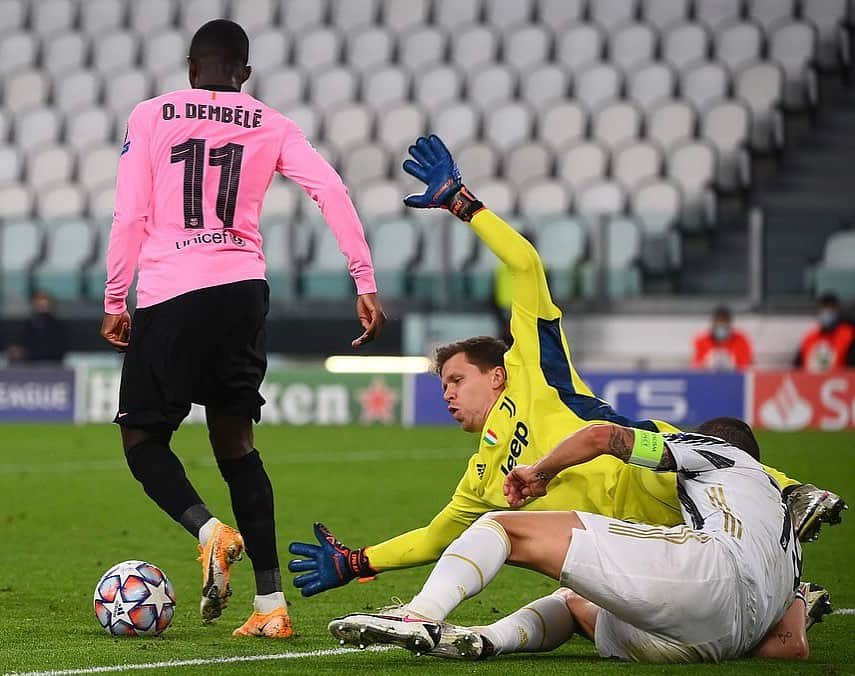 ヴォイチェフ・シュチェスニーのインスタグラム：「It was never going to be easy... let’s keep our heads up💪⚪️⚫️  #ForzaJuve #JuveBarça #UCL」