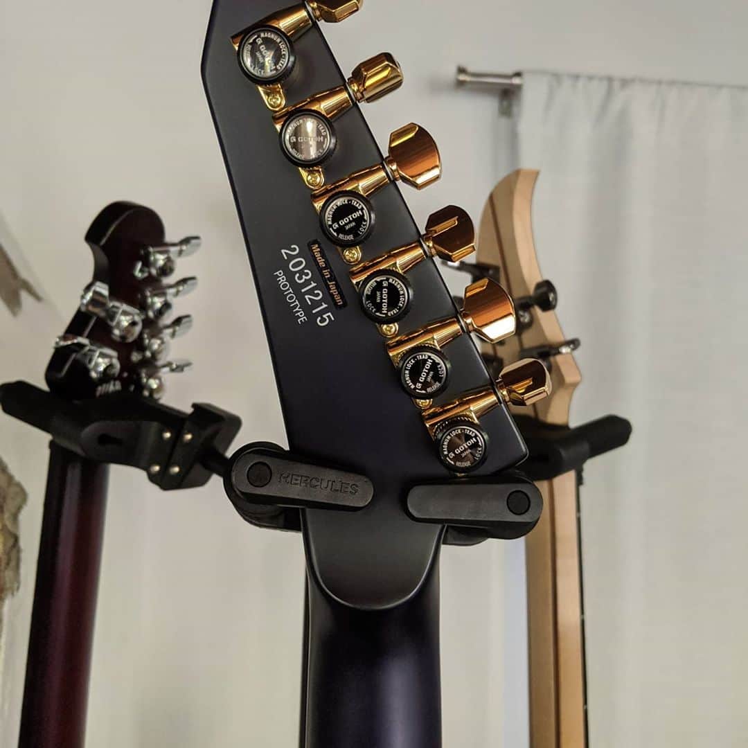 ハーマン・リさんのインスタグラム写真 - (ハーマン・リInstagram)「Here is a custom guitar I got from @espguitars. What do you think?  #guitarcollection #customguitar #guitarcollector #vintageguitar #espguitars」10月29日 8時17分 - hermanli