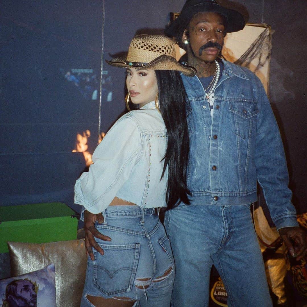 ウィズ・カリファのインスタグラム：「We had a blast at the  @mcqueenvioletfog party as Sonny and Cher 🤠💕🔐 Thank you to everyone who showed up and enjoyed @hotboxbywiz and @thekhalifakush s/o @kandypens and @dresinatra for hosting.」