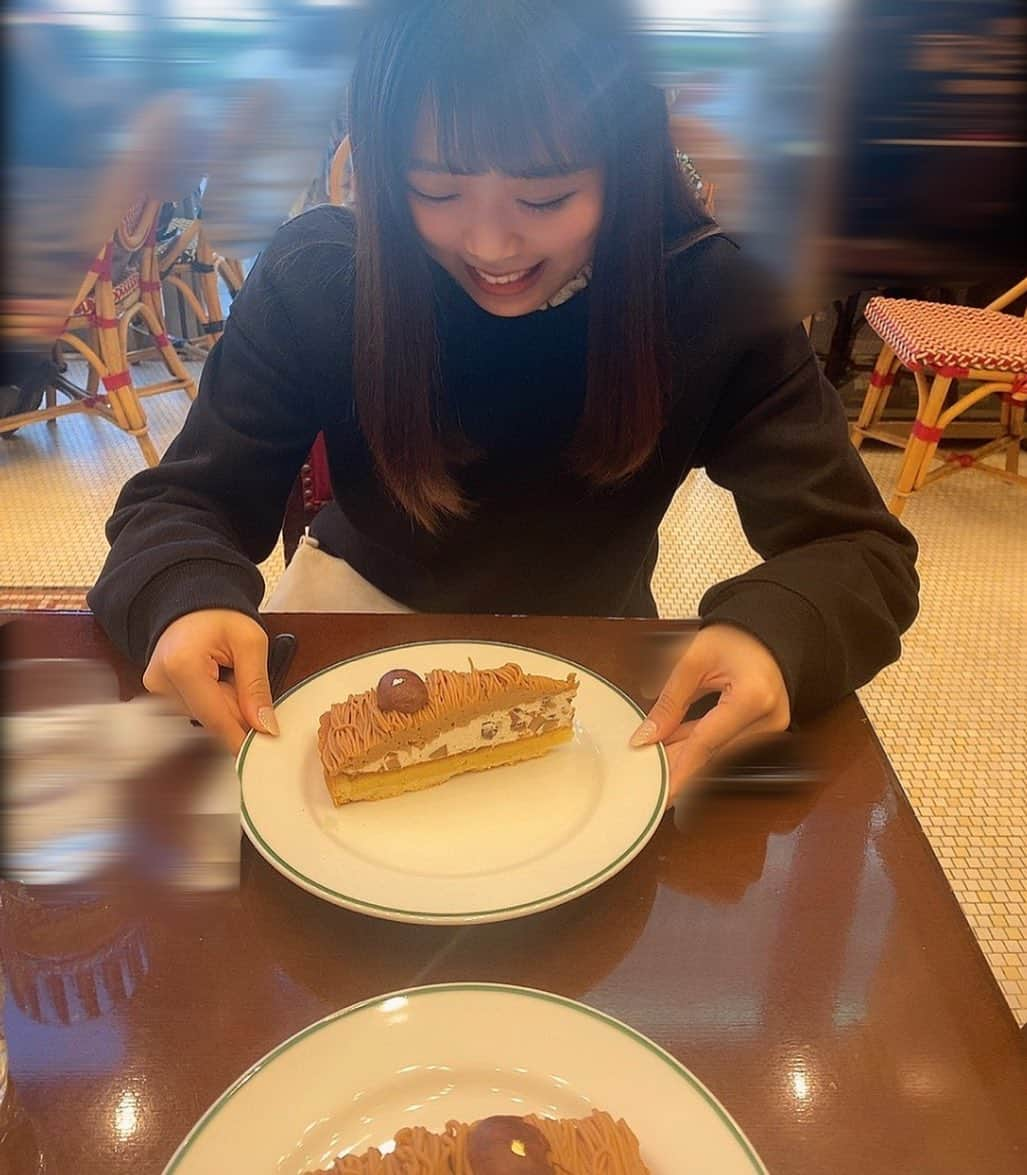 REINAさんのインスタグラム写真 - (REINAInstagram)「﻿ Good morning︎︎ 🥐♡﻿ 今日も1日元気に﻿ 頑張っていきましょ〜☺️﻿ ﻿ ﻿ ﻿ 📸撮影者:MIYU🐼♥️﻿ ﻿ ﻿ この間、MIYUとランチ行ってきました〜♩﻿ ﻿ デザートに食べたモンブランタルト🌰﻿ 写真から、大好きなタルトを目の前に﻿ 幸せそうなの伝わりますか？🤤笑﻿ ﻿ ﻿ MIYUとゆっくり、色んなことを﻿ 沢山話せたし楽しかった🌼﻿ また行きたいなあ💭﻿ 大好きです〜〜＾＾♡﻿ ﻿ ﻿ ﻿ ﻿ ﻿ #オリックス #BsGirls #Bs2020 ﻿ #buffaloes #ORIX #プロ野球 #NPB ﻿ #baseball #野球 #野球好き #オリ姫 ﻿ #オリックスバファローズ ﻿ #みんなでバファローズ ﻿ #lunch #タルト #ケーキ #cafe﻿ #reina_bsgirls #reina_360 #SMILE ﻿ #instalike #followme」10月29日 8時24分 - reina_bsgirls_360