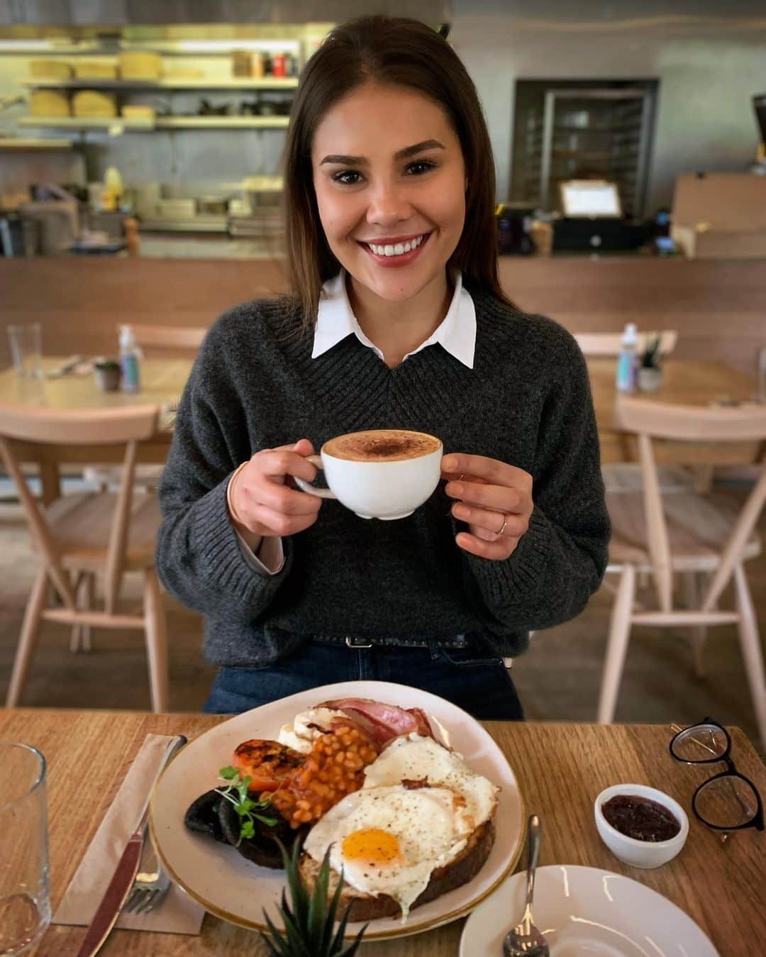 ミケラ・デュ・トイのインスタグラム：「drink your coffee, it’s chaos out there」