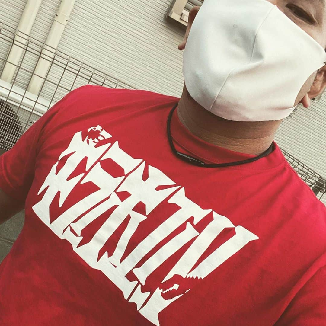 宇藤純久さんのインスタグラム写真 - (宇藤純久Instagram)「自分でデザインしましたオリジナルTシャツ、キラーホエールTシャツ販売しております！  キラーホエールは鯱のことですよん  https://orcute.official.ec/  通販でも販売しておりますのでぜひ俺とお揃いで着ましょ！！！  シンプルデザインなのでどこにでも着れるよ！！  サウナにもね！！  #プロレス #prowrestling  #キラーホエール #KillerWhale #シャチ #オルカ #オリジナルTシャツ #デザイン #グッズ #merchandising」10月28日 23時41分 - orcauto_rtd