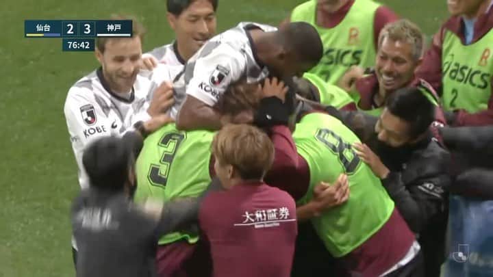 のインスタグラム：「今日の決勝点を決めたのはドウグラス選手！⚽ @dyandouglas49 scores the winner to secure the three points! ⚽  #vissel #visselkobe #ヴィッセル #ヴィッセル神戸 #Kobe #神戸 #WeAreKobe #KobeForeverForward #一致団結 #JLeague #Jリーグ #DAZN」