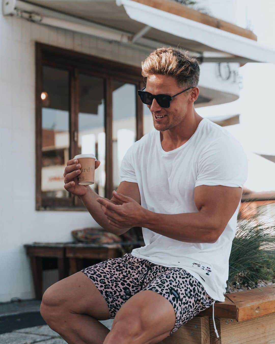 スティーブ・クックさんのインスタグラム写真 - (スティーブ・クックInstagram)「My goal is to be the first PhD in “Taking pictures looking Jacked while holding coffee” Includes classes like- “small cups = bigger biceps 101”, “Morning light outta sight 102”. What are the other classes?」10月28日 23時53分 - stevecook