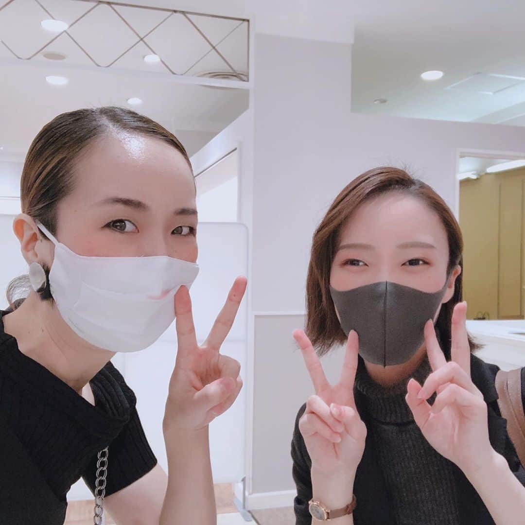 貴千碧さんのインスタグラム写真 - (貴千碧Instagram)「連日沢山の方との再会❤️❤️😭‼️ みんなー‼️会いたかった😭✨ 日比谷まで足をお運び頂けることの幸せを噛みしめてます。 上級生、下級生、日頃お世話になってる方々や大好きな人たちと☺️🙏 そして2日目にして又々新しい嬉しいご縁も…☺️🙏❤️ ありがとうございますという言葉では足りないくらい本当に感謝の気持ちでいっぱい✨🙏💐  明日も佳き日になりますように☺️✨✨  皆様、本当に本当にありがとうございます‼️‼️  #幸せ」10月28日 23時59分 - ao_takachi