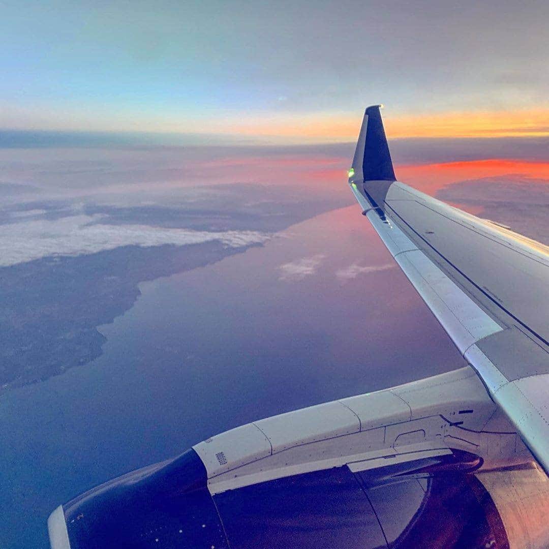 デルタ航空のインスタグラム：「Insert nice quote about being up in the air here. 😍   Photo: @travelsforwork」