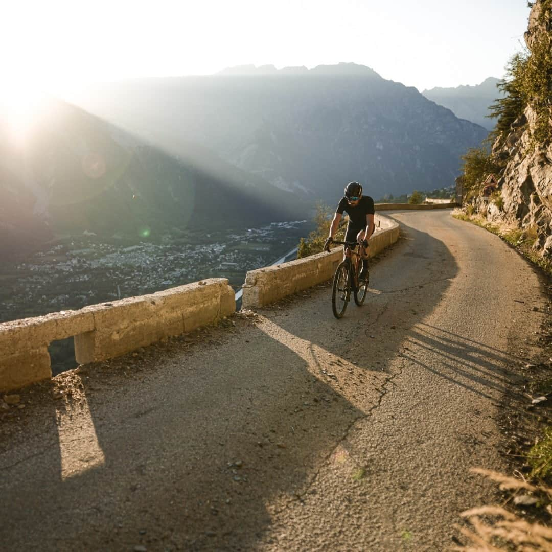 Shimanoさんのインスタグラム写真 - (ShimanoInstagram)「The value of exploring your world is immeasurable. Seeking out new places and discovering different experiences bolsters us all. #ShimanoGravel #ExploreBeyond」10月29日 0時00分 - rideshimano