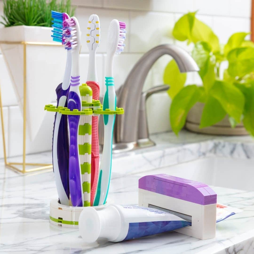 LEGOさんのインスタグラム写真 - (LEGOInstagram)「Clean design makes for clean teeth with this sleek brick-built toothbrush holder hack plus bonus toothpaste squeezer. 🦷😁 #LEGOHacks #RebuildTheWorld #toothbrushholder」10月29日 0時00分 - lego