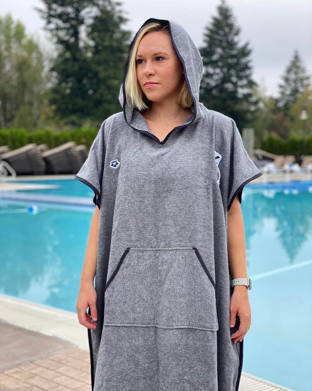 Julieのインスタグラム：「Fall season means it’s time to get cozy on deck! 🍂 . . . #arenawaterinstinct #swimmer #swimming #swim #swimlife #swimmerslife #swimmersofinstagram #instaswim #mastersswimming #instaswimmer #usaswimming #swimpractice #myswimpro #itsaswimmerthing」