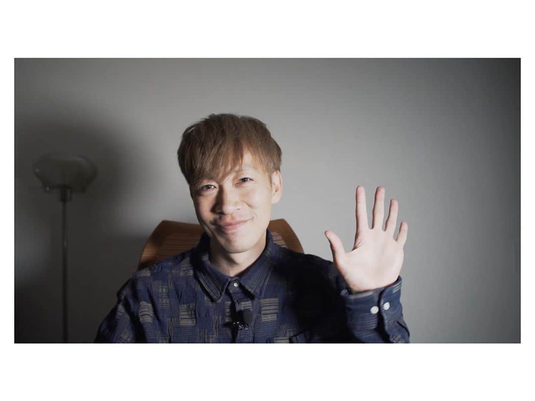 DJ U-ICHIのインスタグラム：「#ヒプ生 本日も参加させていただき、ありがとうございました。生放送見れなかった方も、一週間アーカイブがあるとの事なので、ぜひ #ヒプノシスマイク 公式のYouTubeチャンネルで見てくださいね！ . 前回に続き教えてDJ！のコーナーで今日はみんなに曲を繋いでもらいました。僕が考えたMixなのでもちろん正解はありません。Mixも自由だから！！ もちろんDJとしての必要性など沢山あるんですが、難しいことは置いといて、繋ぎを考えることもDJの楽しさの一つです。そしてフロアにいる方々、もしくは番組をみてるみんなに、ハッとさせたり！よりテンション上げさせたり！クールに決めたり！と、色々あります。 . いやぁ、今日も楽しかったです。 イメージして教え方も、繋ぎ方も短時間なのでこれが一番演者も観てる人達も楽しめるんじゃないかな？と、色々家で考えるのも僕にとっては凄く楽しいのです。 . そして、僕のYouTubeチャンネルで更にわかりやすい動画作ってみたので、ぜひぜひみてやってください🙏  https://youtu.be/XwK0CLTQDtM  チャンネル登録もよろしくお願いします。 #Utube #dj #djlife #ヒプDJ #fourthirty #balr」