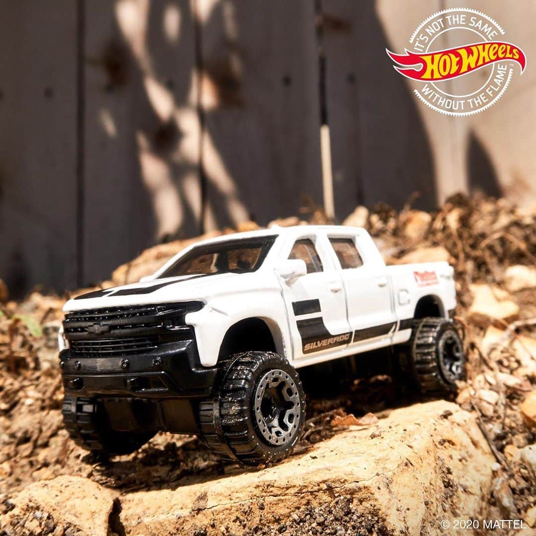 Hot Wheelsさんのインスタグラム写真 - (Hot WheelsInstagram)「On this list, it’s all about dust and die-casts. Swipe right to see our top picks for all things, all-terrain. Which die-cast are you taking on your next off-roading adventure?  #HotWheels ⛰」10月29日 0時15分 - hotwheelsofficial