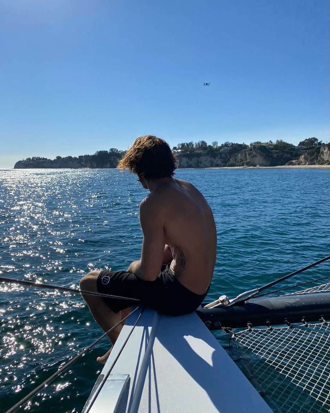 ブロディ・ジェンナーのインスタグラム：「An ocean breeze puts the mind at ease」
