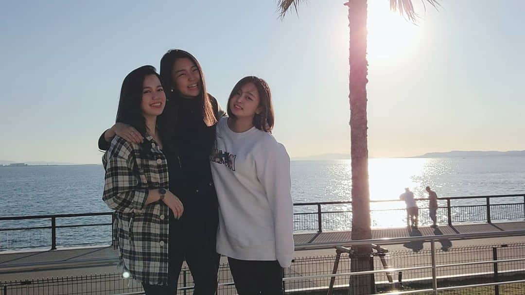 朝比奈沙樹のインスタグラム：「2xになってしまいました！ 回りも素敵な友達ばかりでほんまに幸せです。 今年は色々ありましたが2X才の目標はダイエットして、やりたい仕事探して、お金稼いで、すごい、スレンダーなお姉さんになりたい。」