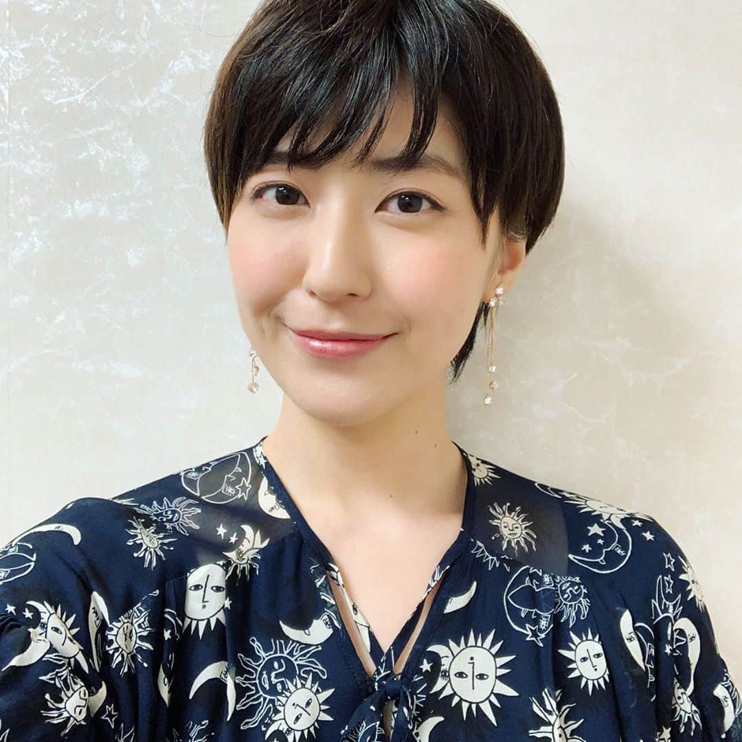 のインスタグラム：「33歳になりました。 いつもありがとうございます。  今年は宇宙飛行士試験に向けて 足りないものを埋め 自分の武器を磨く1年にしたいと思います。  今後ともよろしくお願いいたします！  #黒田有彩 #宇宙 #宇宙飛行士 #試験 #space #astronaut #誕生日 #birthday」