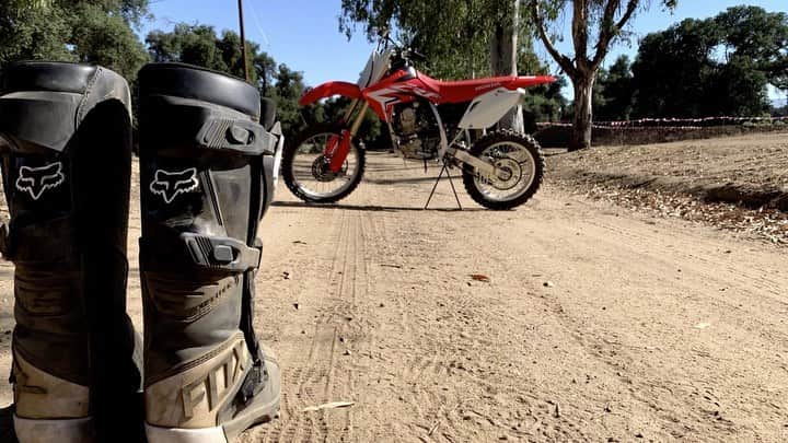 のインスタグラム：「You meet the nicest ghosts on a Honda 😉  #spookyseason #Halloween #crf150r」