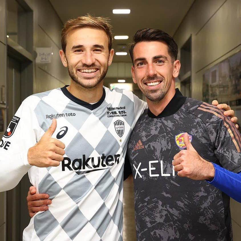 イサーク・クエンカさんのインスタグラム写真 - (イサーク・クエンカInstagram)「Feliz de verte amigo @sergisamper ⚽️🇯🇵🔝」10月29日 0時23分 - cuencaisaac