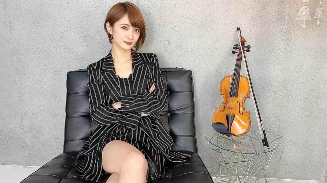 AYASAさんのインスタグラム写真 - (AYASAInstagram)「❤︎🎻 富豪刑事の楽曲弾く時はなんとなくジャケット着たかった🥰 がっつりセットアップコーデ❤︎ ・ ・ #ayasachannel #ヲタリスト  #バイオリン #弾いてみた #violincover #violinist #バヨリン弾き #5string #5弦バイオリン  #バヨリン弾きの衣装 #redyazel」10月29日 0時38分 - ayasa_doya