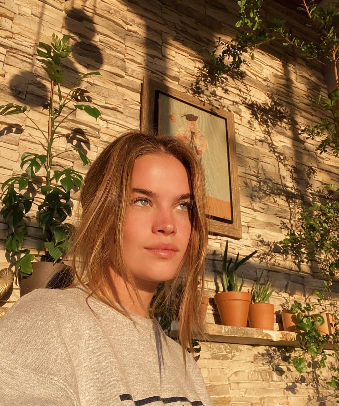 ストーミ・ヘンレイのインスタグラム：「Good morning from me and all my plant babiesss🌱🌿」
