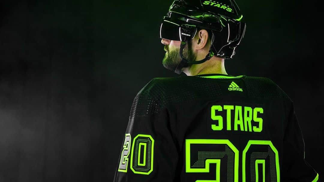 NHLさんのインスタグラム写真 - (NHLInstagram)「This @dallasstars Blackout jersey, though. 😍  (via @dallasstars)」10月29日 0時32分 - nhl