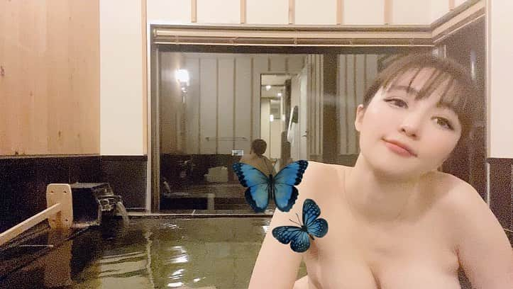 森下悠里さんのインスタグラム写真 - (森下悠里Instagram)「お部屋のお風呂 - 今日はちゃんと自撮り棒持ってきたよ💓 - #自撮り #セルフィ #温泉 #selfie #hotsprings #onsen」10月29日 0時51分 - yuurimorishita