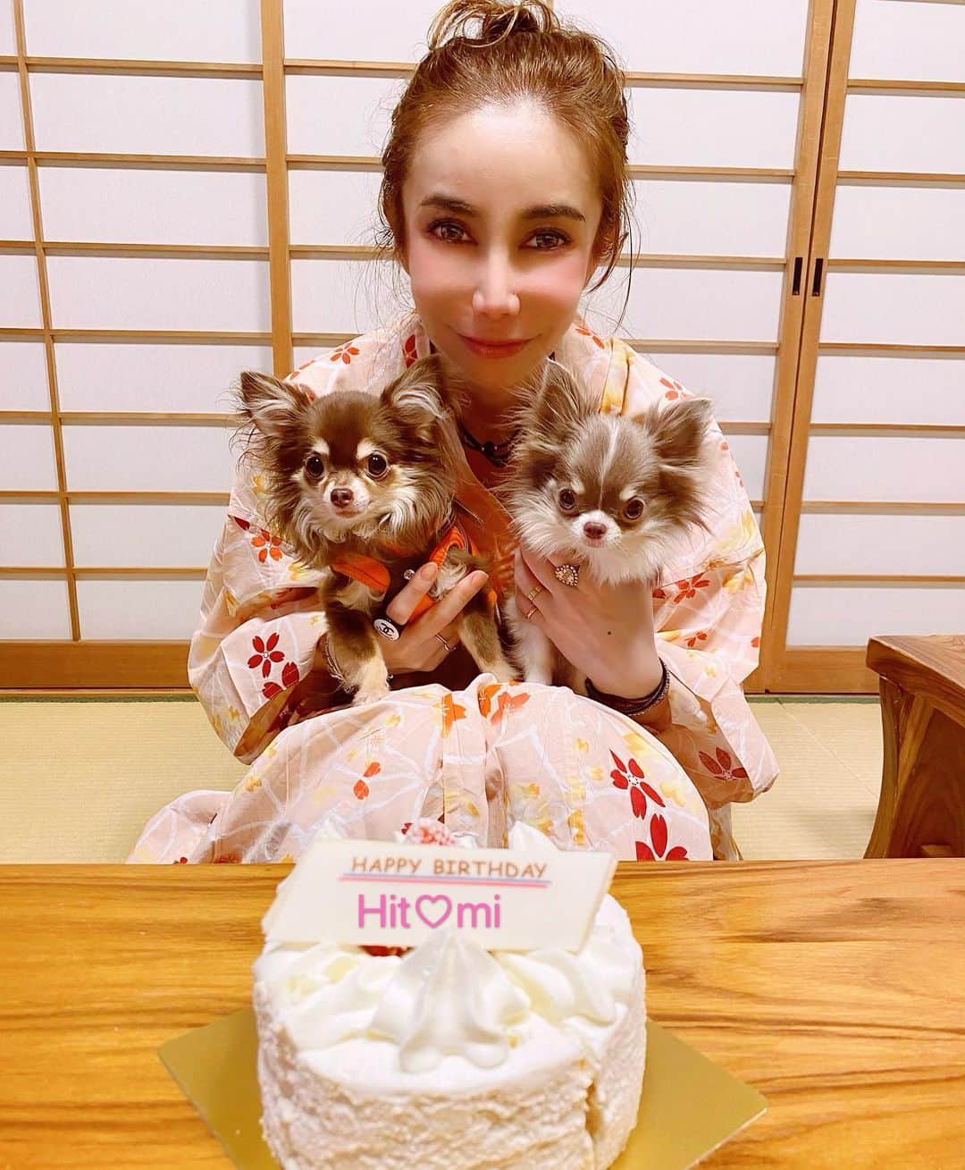 fashion dog loverさんのインスタグラム写真 - (fashion dog loverInstagram)「My birthday🎂🎉✨✨ I went to a hot spring with my dogs.  #birthday#birthdaycake #birthdaygirl #yukata #onsen #onsen♨️ #chihuahua #dog#dogstagram #温泉旅行 #温泉#鬼怒川温泉 #チワワ #kimono #kimonostyle #浴衣」10月29日 0時52分 - chihuahuanyan