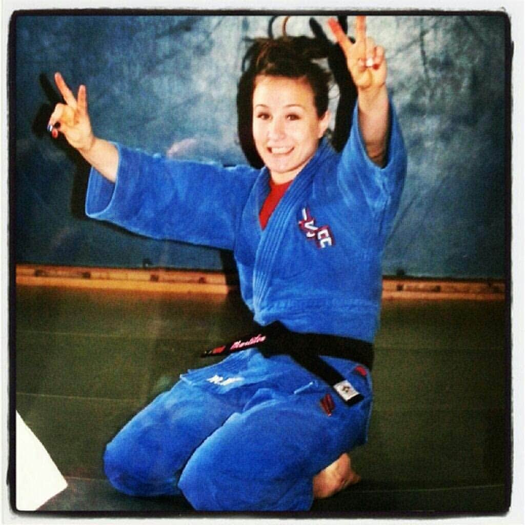マルティ・マロイのインスタグラム：「✌️ Judo for peace! ✌️ Happy #WorldJudoDay & Happy Birthday to our founder, sensei #JigoroKano ! 🎉 Thank you for creating the incredible #martialart of #judo with a guiding philosophy that has improved the lives of so many & contributed to making the world a better place. I am forever grateful. 🙏🔥」