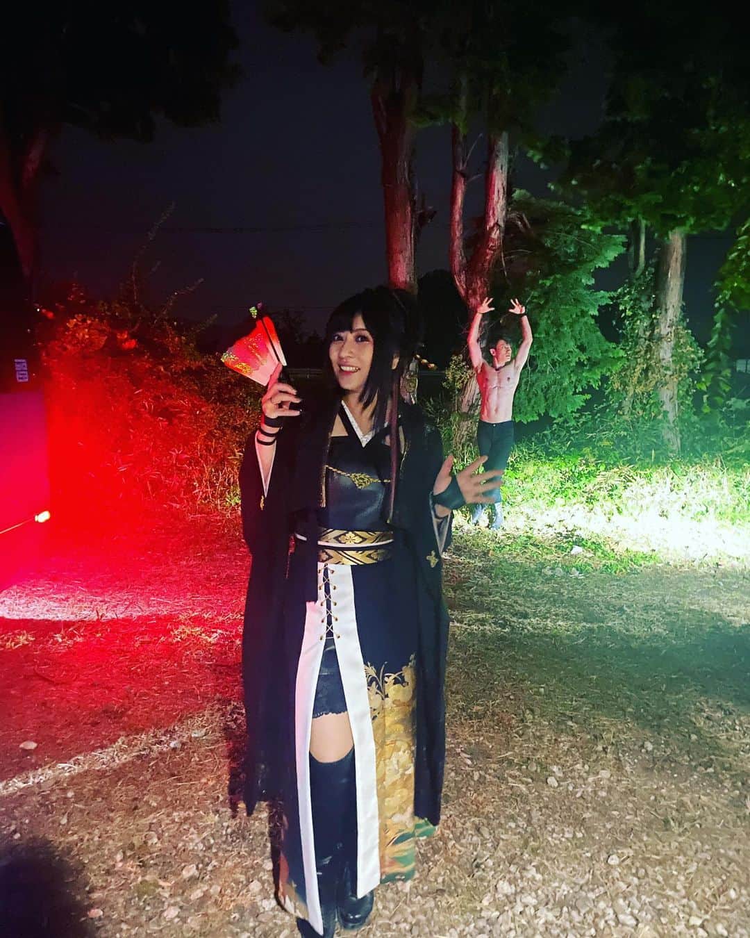 鈴華ゆう子のインスタグラム：「なんか、日輪のMV撮影の時、変な妖精さん写り込んだ。 (o´∀`o) #山葵　#和楽器バンド　#日輪　#鈴華ゆう子　#wasabi #yukosuzuhana」
