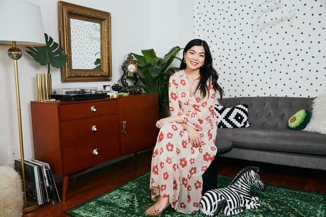 HGTVさんのインスタグラム写真 - (HGTVInstagram)「Take a tour of the fun and functional apartment of Carrie Carrollo (@spicycurray). 🦓 Carrie's black-and-white Manhattan studio bursts with playful decor... and lots of zebra action! 😍 ⁠⠀ ⁠⠀ Freelance writer, lifestyle YouTuber and interior design student, Carrie surrounds herself with more than a few of her favorite things—things that don’t always fit perfectly into a cookie-cutter design theme. 🍪 “My style is eclectic, overwhelmingly. A little kitschy, a little quirky for sure, and also fun and feminine,” she says. 💫⁠⠀ ⁠⠀ See more of Carrie's home when you visit the link in our profile. 🔝 🏙⁠⠀ ⁠⠀ #design #interiordesign #spicycurray #manhattan #smallspacedesign #manhattan」10月29日 1時03分 - hgtv