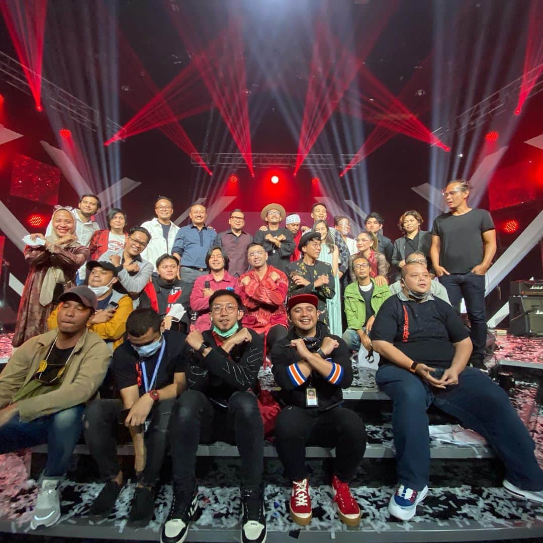 Raffi Ahmadさんのインスタグラム写真 - (Raffi AhmadInstagram)「Live KonseRans ❤️ Aku Cinta Indonesia ❤️ Alhamdulillah 🙏 Sumpah Pemuda 💪🇮🇩 bisa liat di @rans.entertainment dan @maxstream.tv untuk tayangannya ⭐️」10月29日 1時03分 - raffinagita1717