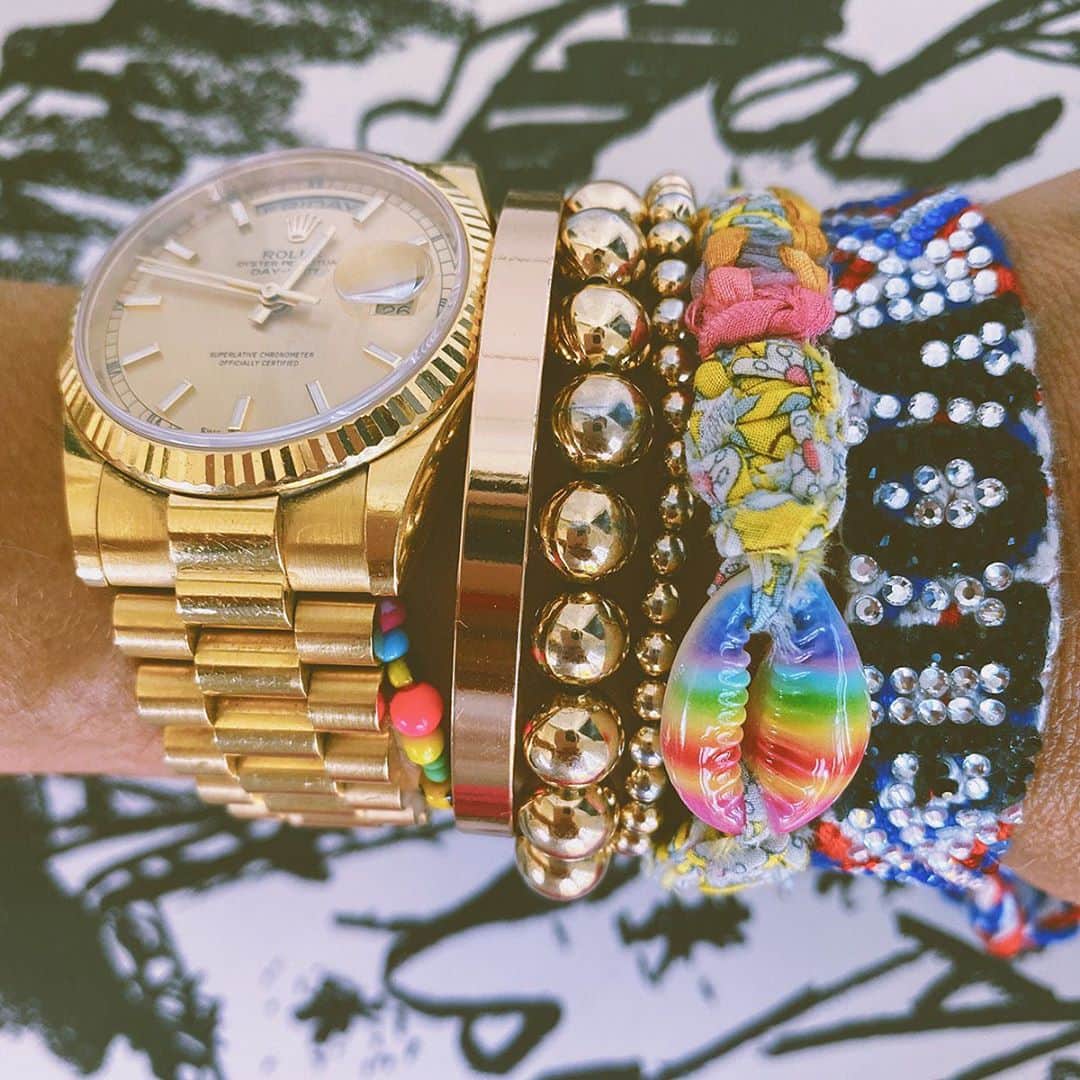 ダニジョーのインスタグラム：「The only party we’re going to right now: the armparty to VOTE! 🇺🇸 Head to our stories and shop our favorite Vote fashion 🛒」