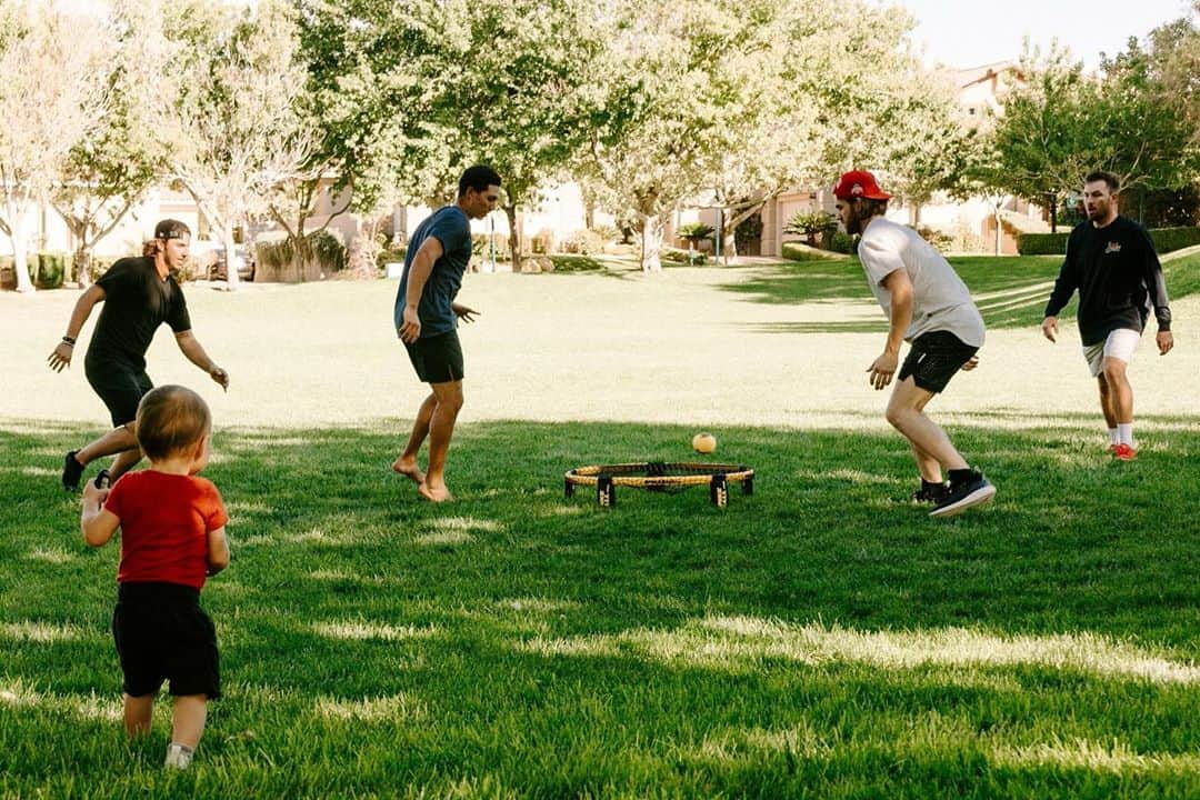 ブライス・ハーパーさんのインスタグラム写真 - (ブライス・ハーパーInstagram)「Little spike ball with the boys!🌞」10月29日 1時23分 - bryceharper3