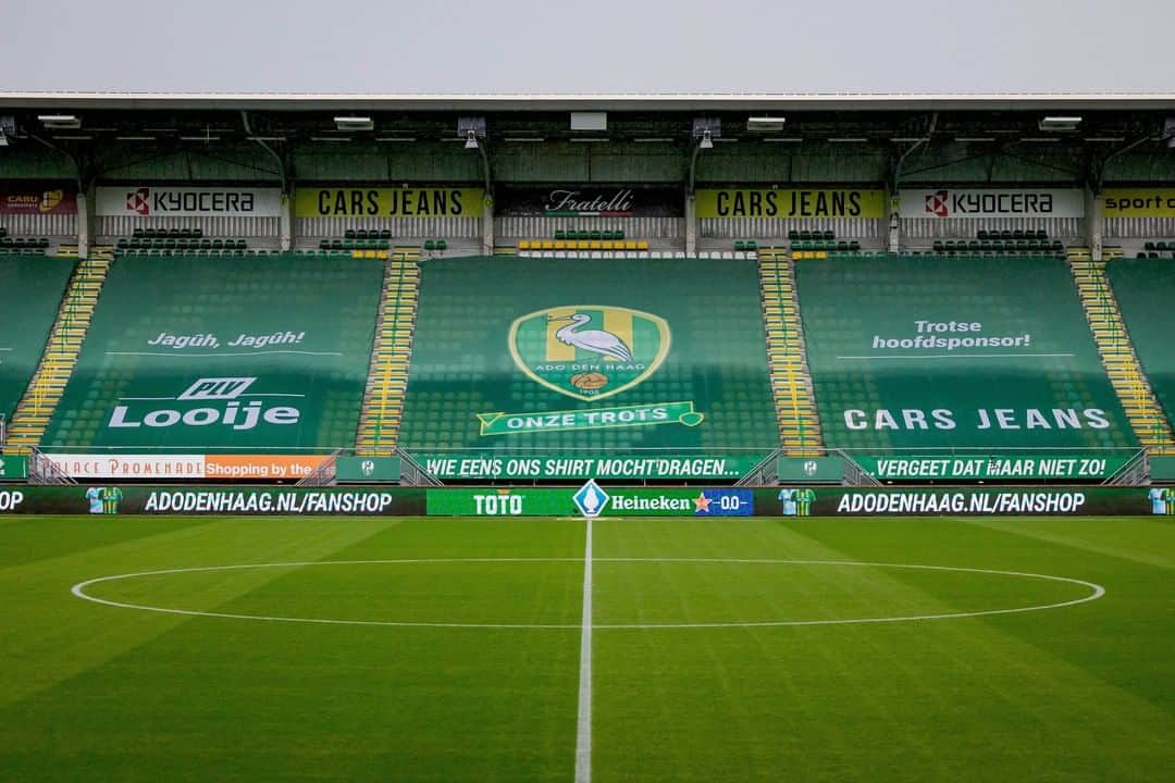 ADOデン・ハーグさんのインスタグラム写真 - (ADOデン・ハーグInstagram)「🏟 De lege vakken zijn bedekt met doeken, met daarop bekende ADO Den Haag-kreten en de namen van partners 💛💚  #OnzeTrots #ADOspa」10月29日 1時18分 - adodenhaag