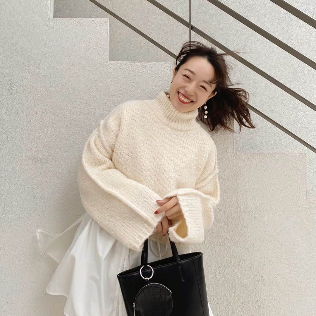 吉田佳菜のインスタグラム：「ㅤㅤㅤㅤㅤㅤㅤㅤㅤㅤㅤㅤㅤ ㅤㅤㅤㅤㅤㅤㅤㅤㅤㅤㅤㅤㅤ ハイネックショートニット+チュニックset楽しみー！♡ ニットめっちゃ着まわせそう♪♪ (風でおでこ全開になってしまった👱🏻‍♀️笑) ㅤㅤㅤㅤㅤㅤㅤㅤㅤㅤㅤㅤㅤ 明日10/29(木) 12:00 予約販売STARTです📢 ㅤㅤㅤㅤㅤㅤㅤㅤㅤㅤㅤㅤㅤ ㅤㅤㅤㅤㅤㅤㅤㅤㅤㅤㅤㅤㅤ #kana_chicode #ちわcode #whoswhochico #salonbychico ㅤㅤㅤㅤㅤㅤㅤㅤㅤㅤㅤㅤㅤ」