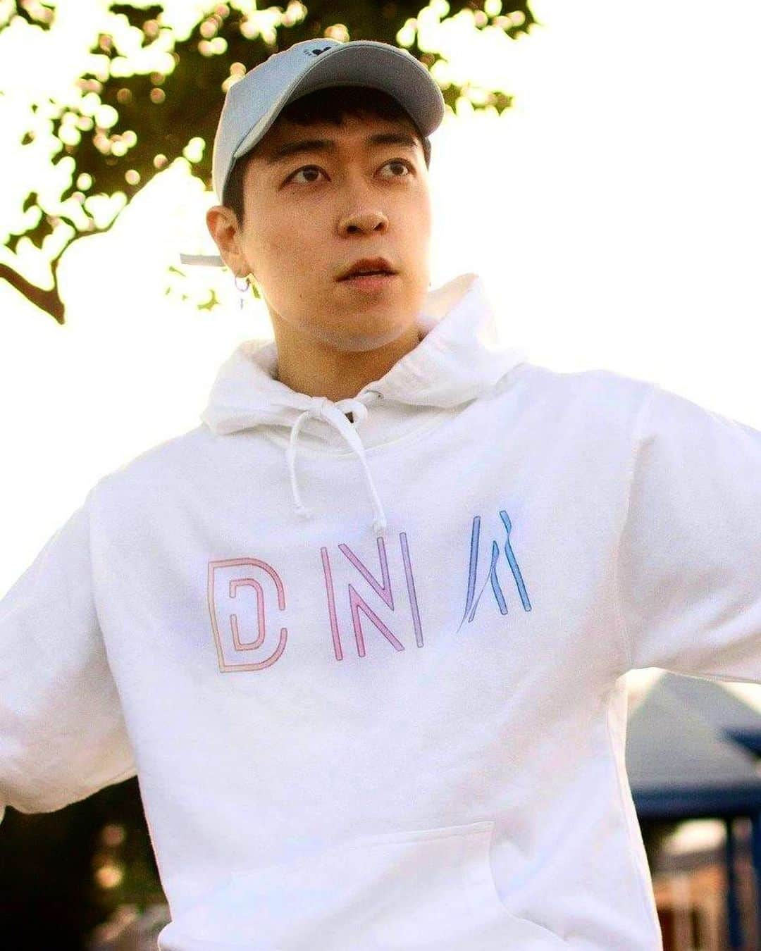 allkpopTHESHOPさんのインスタグラム写真 - (allkpopTHESHOPInstagram)「BTS DNA was a classic!  https://shop.allkpop.com/products/bts-dna-hoodie」10月29日 1時28分 - allkpoptheshop