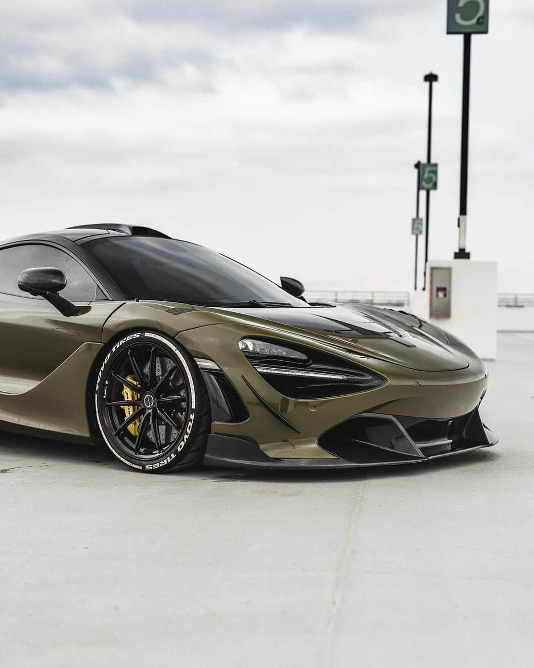 CARLiFESTYLEさんのインスタグラム写真 - (CARLiFESTYLEInstagram)「@shalizi’s Army Green McLaren 720s @inozetek @rdbla @brixtonforged What do you guys think? Photos by @25thh #carlifestyle #720s」10月29日 1時29分 - carlifestyle