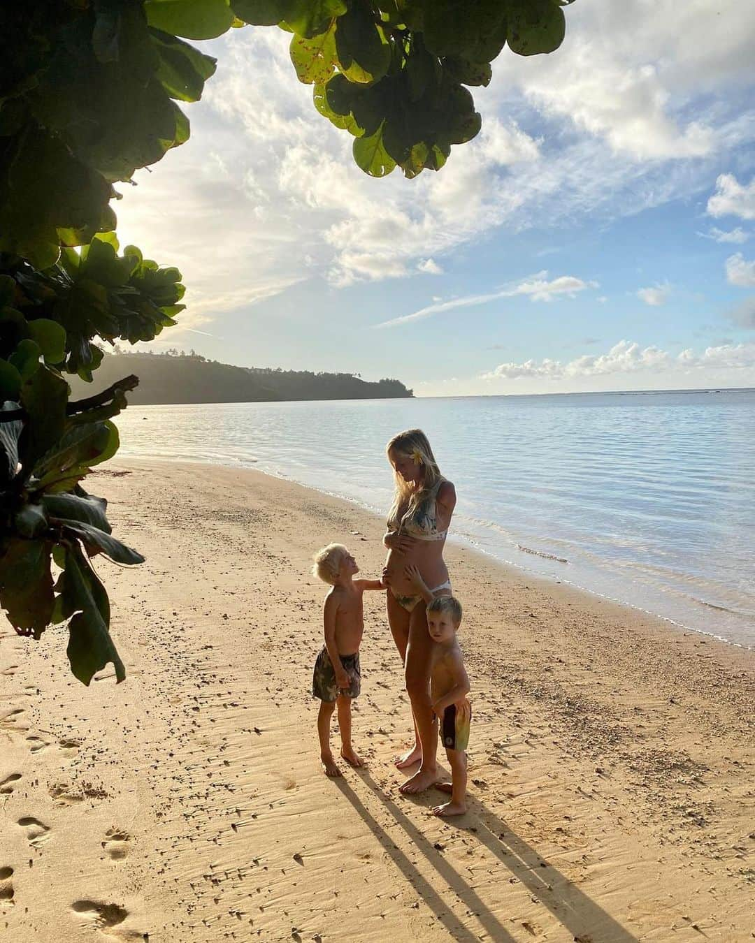 リップカールさんのインスタグラム写真 - (リップカールInstagram)「@BethanyHamilton is expecting her third grom next year! 👶🏼  ⠀⠀⠀⠀⠀⠀⠀ Last week we caught up with Bethany to find out how her pregnancy was going to far… safe to say she is not only a great surfer, but a supermom too. ⠀⠀⠀⠀⠀⠀⠀ Hit the link in bio to learn more.」10月29日 1時34分 - ripcurl