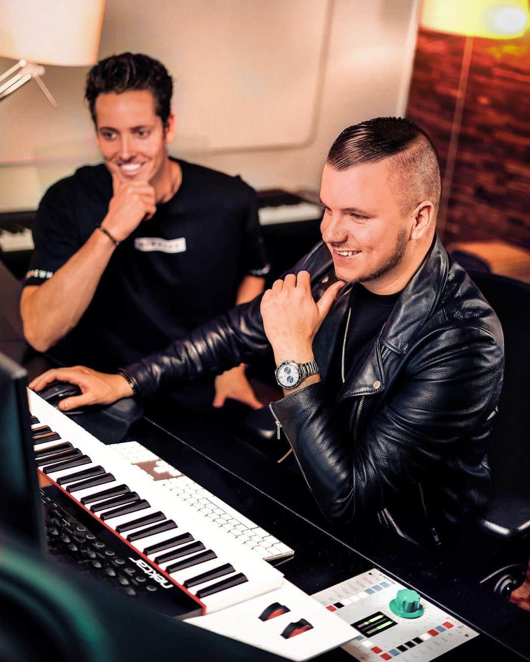 SICK INDIVIDUALSのインスタグラム：「Music makes us happy ! 😁🎵 @vincerowatches」