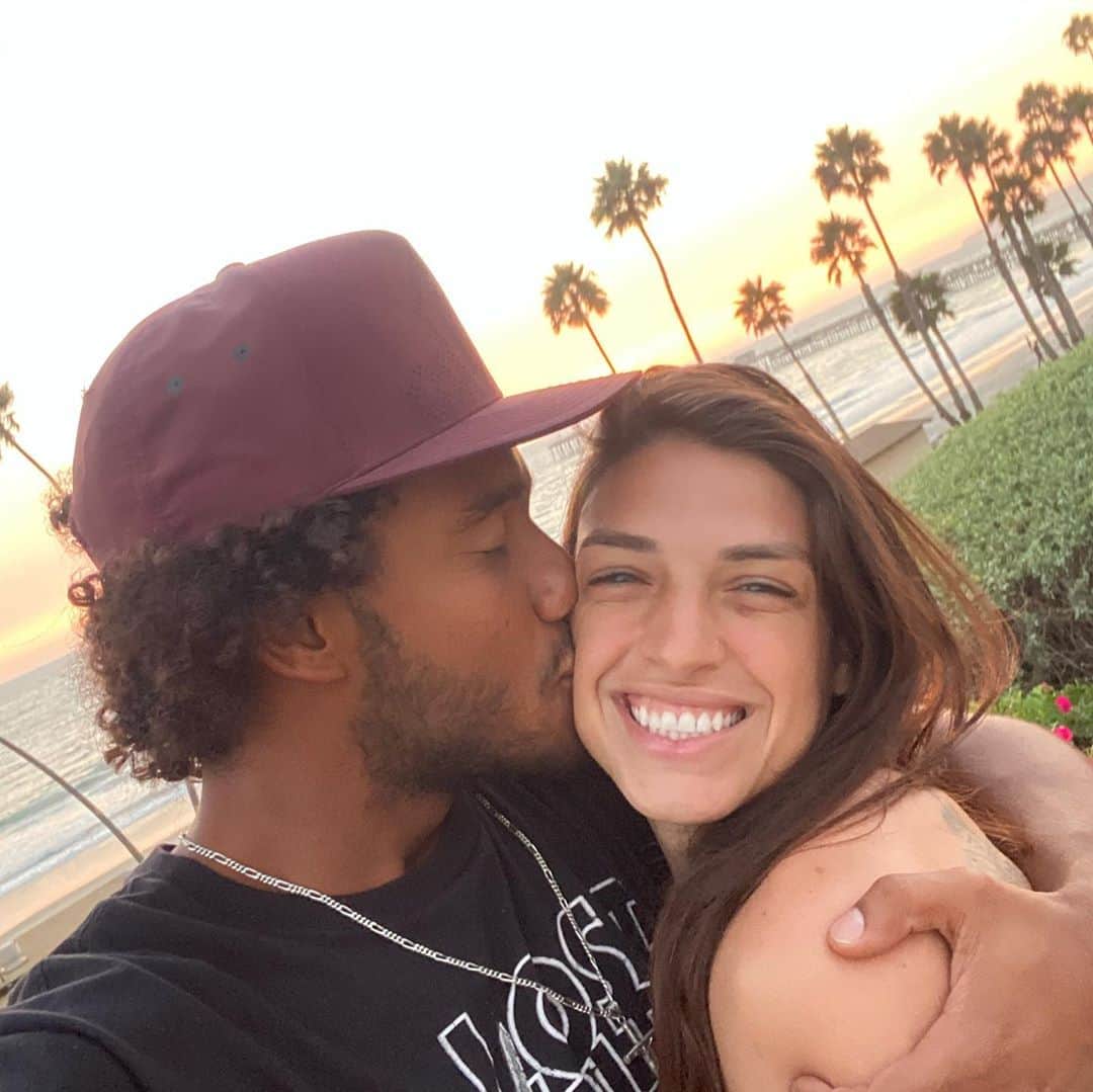 マッケンジー・ダーンのインスタグラム：「My everything ❤️ @santoswesley」