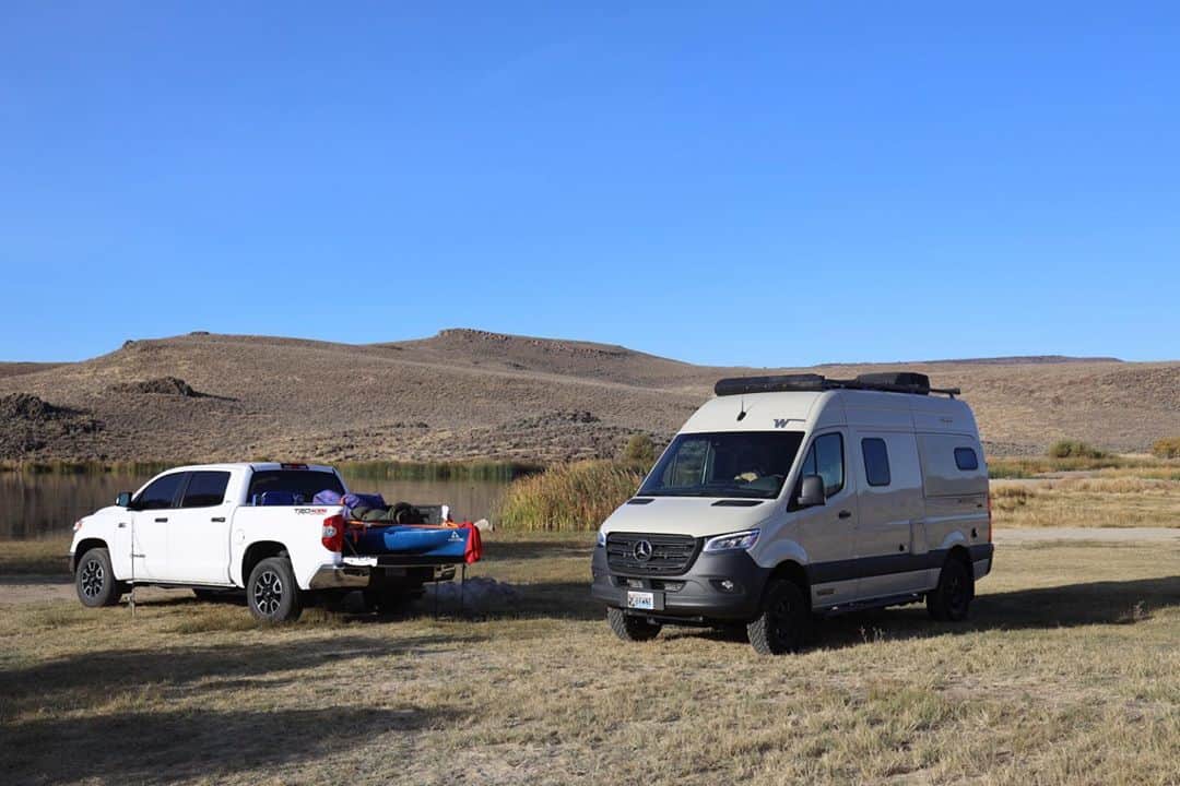 ジェイコブ・ダルトンのインスタグラム：「Epic weekend in the mountains doing some fly fishing with my brother in law. New video is live on YouTube if you wanna see two fish caught at once 😂🤙🏼 #flyfishing #winnebagorevel4x4」
