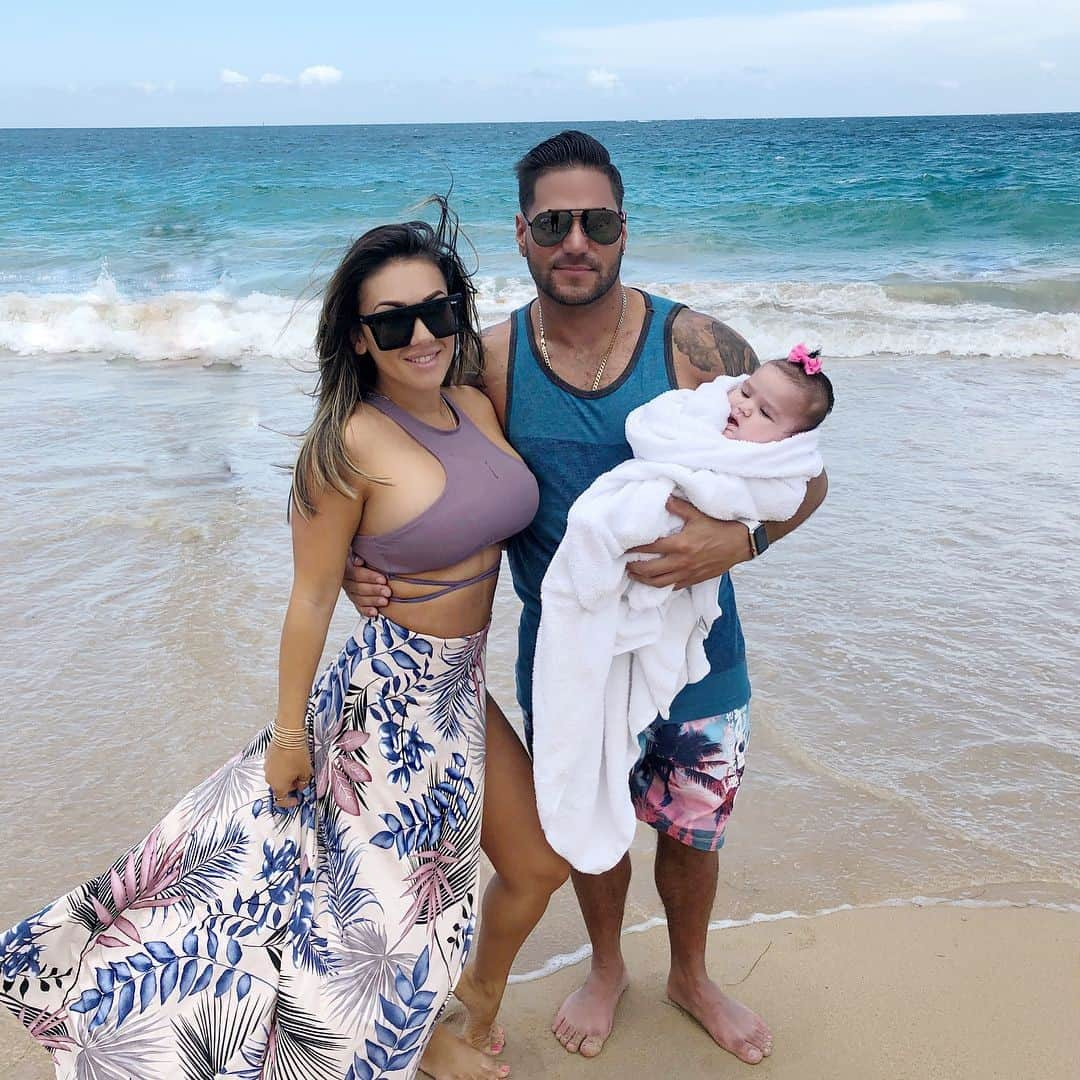 E! Onlineさんのインスタグラム写真 - (E! OnlineInstagram)「#JerseyShore alums (and exes) Ronnie Ortiz-Magro & Jen Harley just became Instagram official...with their new partners. On the same day. On boats. Coincidence? The link in our bio thinks not. (📷: Instagram)」10月29日 2時01分 - enews