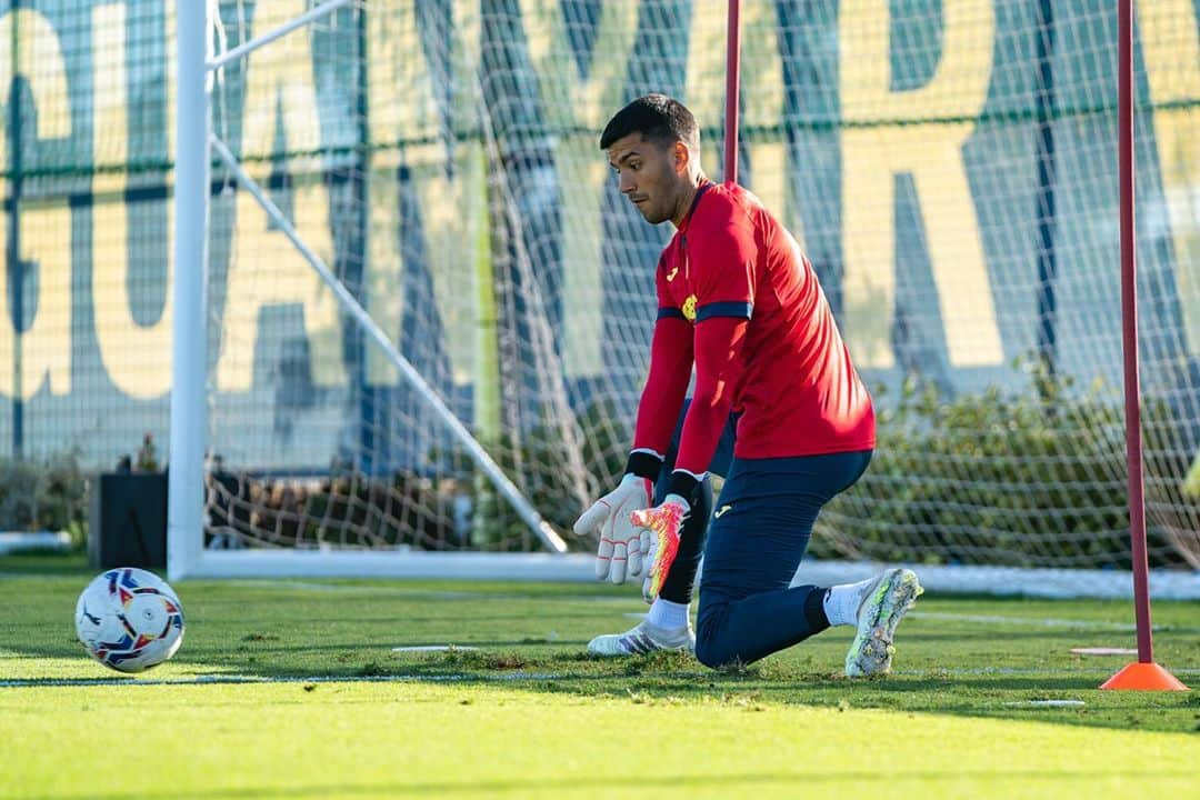 ヘロニモ・ルジさんのインスタグラム写真 - (ヘロニモ・ルジInstagram)「🤲🏼 mañana @europaleague 🔥」10月29日 2時15分 - gerorulli