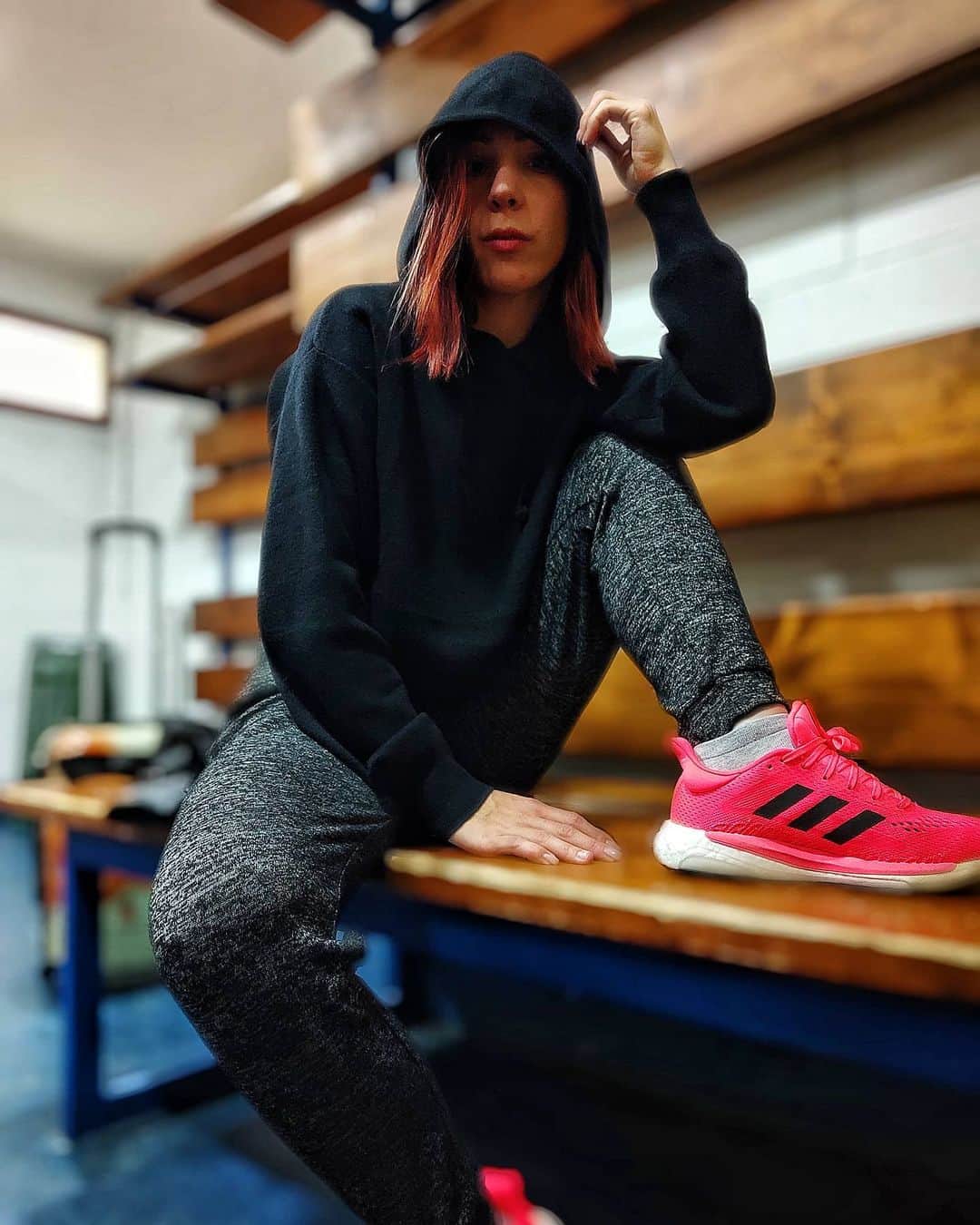 ニコーレ・デラ・モニカのインスタグラム：「"Why you always in a mood? Fuckin 'round, actin' brand new I ain't tryna tell you what to do But try to play it cool Baby, I ain't playing by your rules Everything look better with a view, yeah" 🎼🎵🎶 #figureskating #practice #mood #mercoledì #dasola #giftedbyadidas #suppliedby」