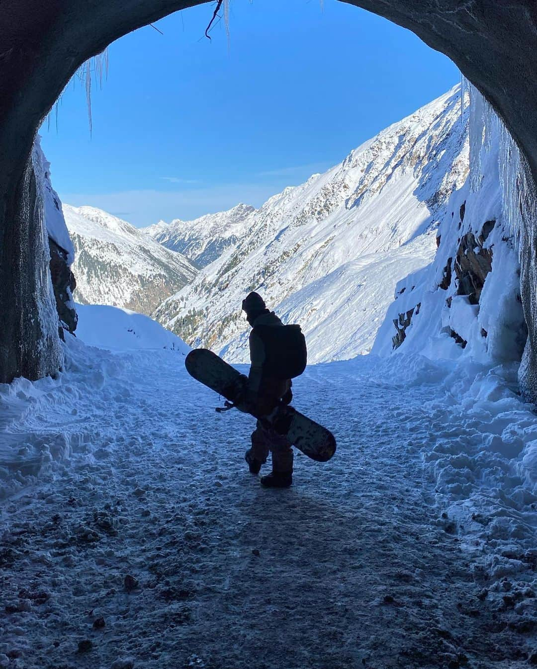 マルクス・クリーブランドさんのインスタグラム写真 - (マルクス・クリーブランドInstagram)「Huck type of day👽 #snowboarding #Stubai」10月29日 2時11分 - marcuskleveland