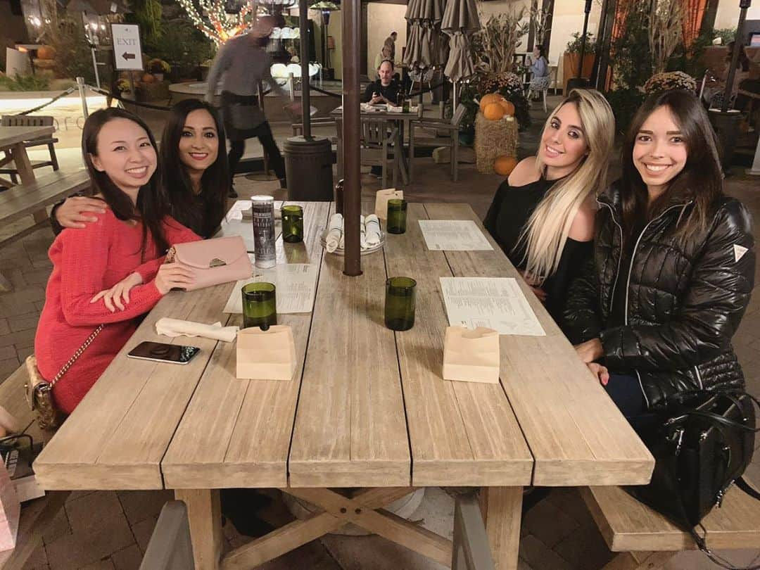 空まどかのインスタグラム：「2020.10.27  Such a fun night with my girls...🥳🎂✨ @alibeaujean @jessdeggerone @nimacedo_ #birthday #birthdaygirl #girlsnightout #losangeles #smile #happy #fun #dinner」