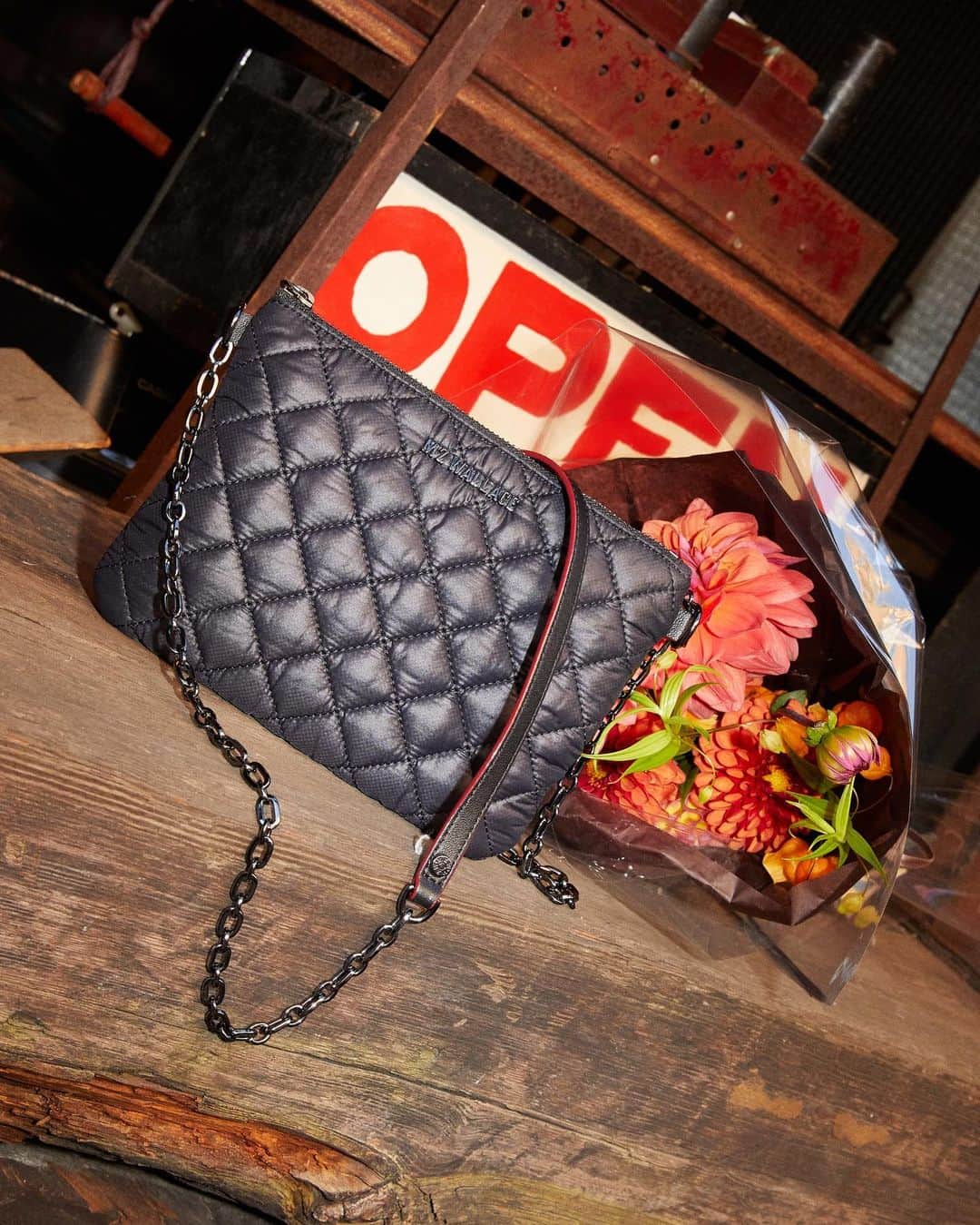 MZウォレスのインスタグラム：「Have you met Ruby? An everyday bag — that just happens to be perfect for every evening, too. Our favorite detail? The leather-reinforced, no-slip chain strap that will sit comfortably on your shoulder from 10 AM to 10 PM. Tap to shop!」