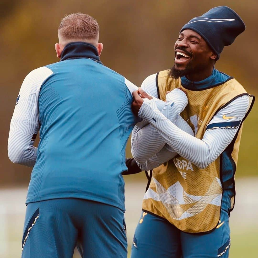 セルジュ・オーリエさんのインスタグラム写真 - (セルジュ・オーリエInstagram)「@stevenbergwijn know why we are laughing 🤣🤣🤣🤣 🙊🙊🙊🙊🍭🍭🍭🍭 @tobyalderweireld」10月29日 3時03分 - sergeaurier