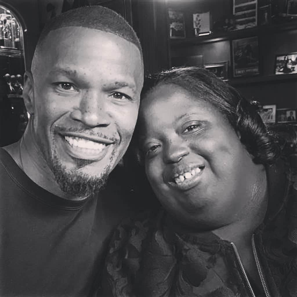 オズワルドボーテングのインスタグラム：「My deepest condolences go out to my brother @iamjamiefoxx and his family on the passing of your sister. Rest in peace DeOndra Dixon 🙏🏾」